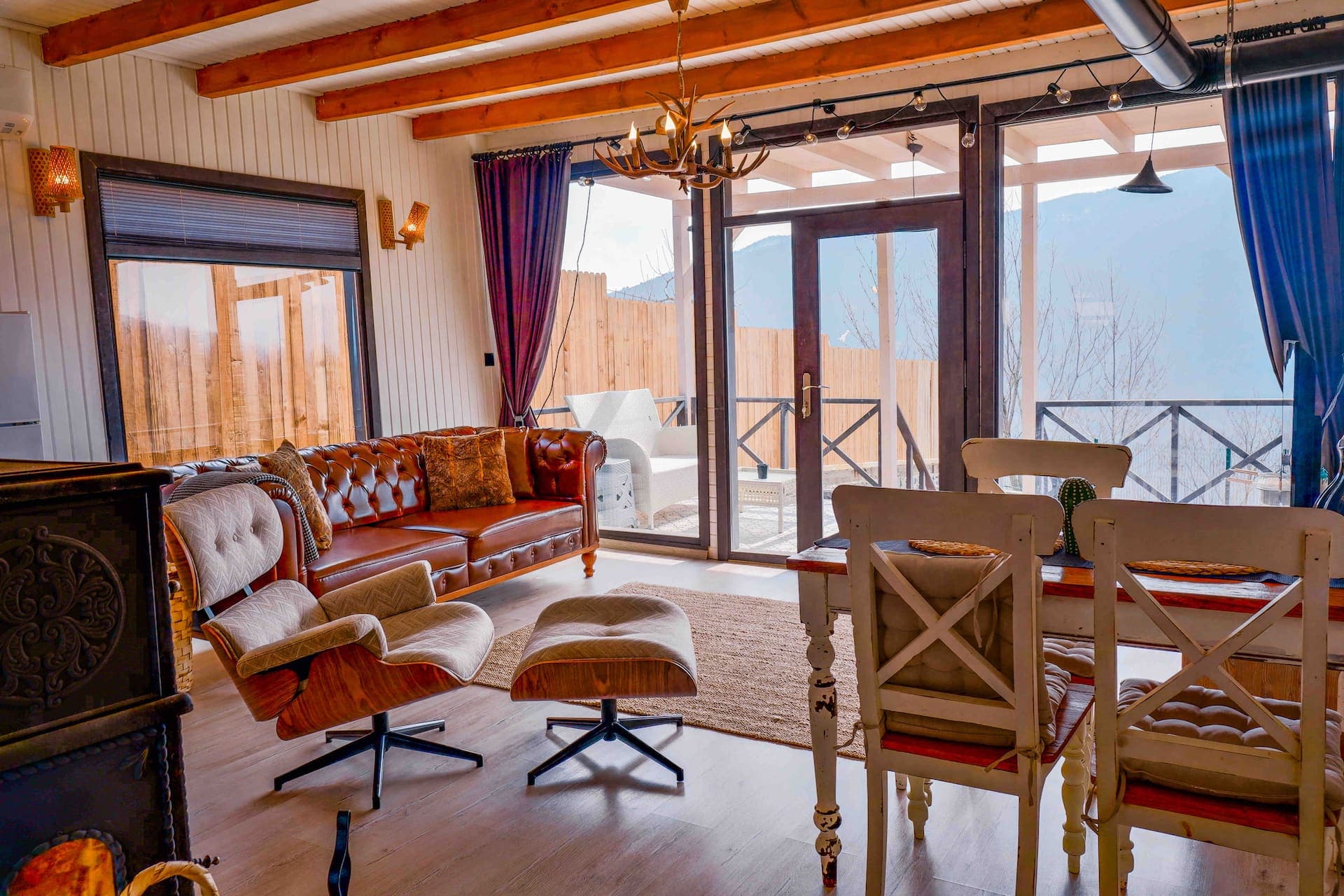 Sapanca Kozahan Dağ Evi — vadi manzaralı sıcak iç mekân